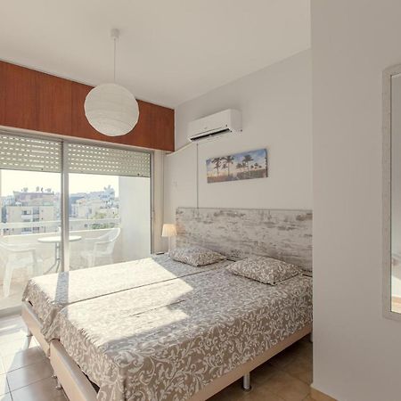 Furnished Seafront Studio Ларнака Екстериор снимка