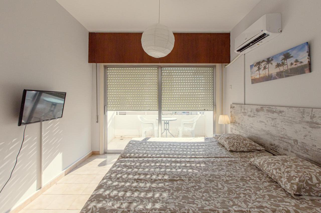 Furnished Seafront Studio Ларнака Екстериор снимка