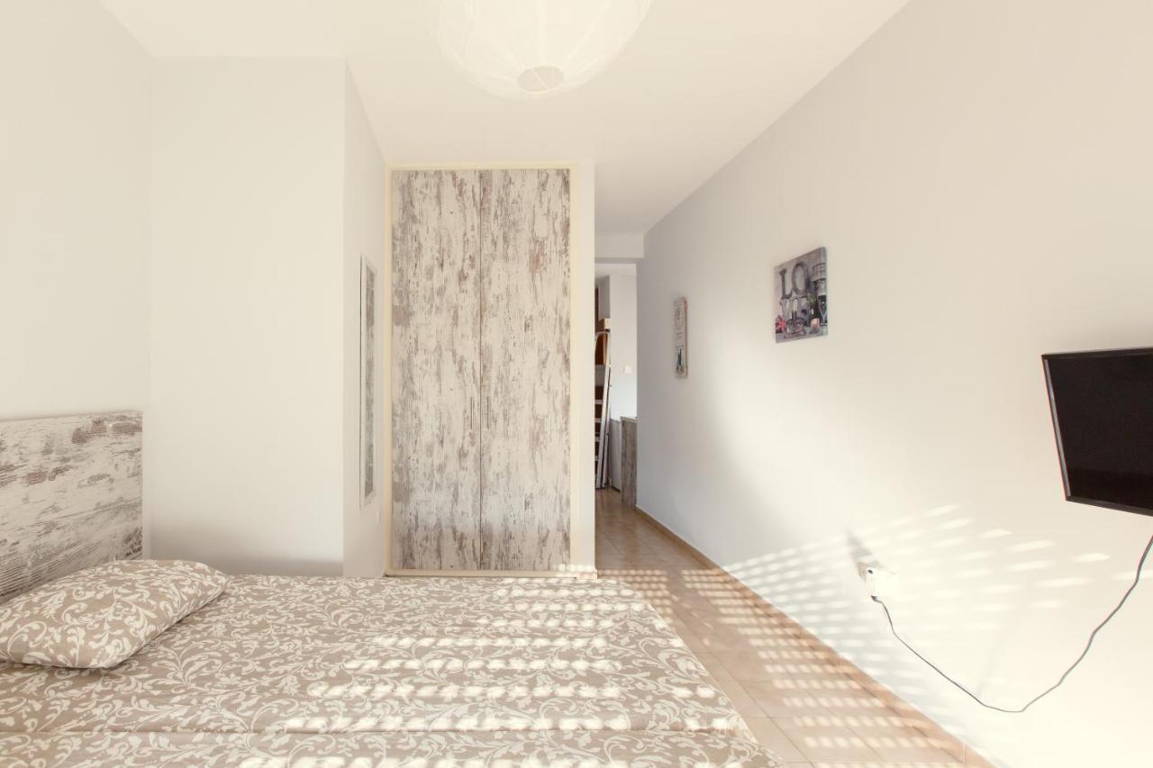 Furnished Seafront Studio Ларнака Екстериор снимка