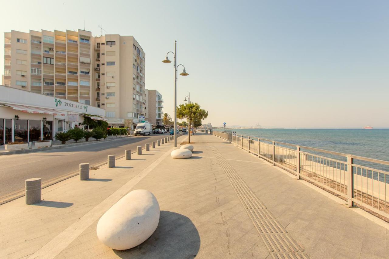 Furnished Seafront Studio Ларнака Екстериор снимка