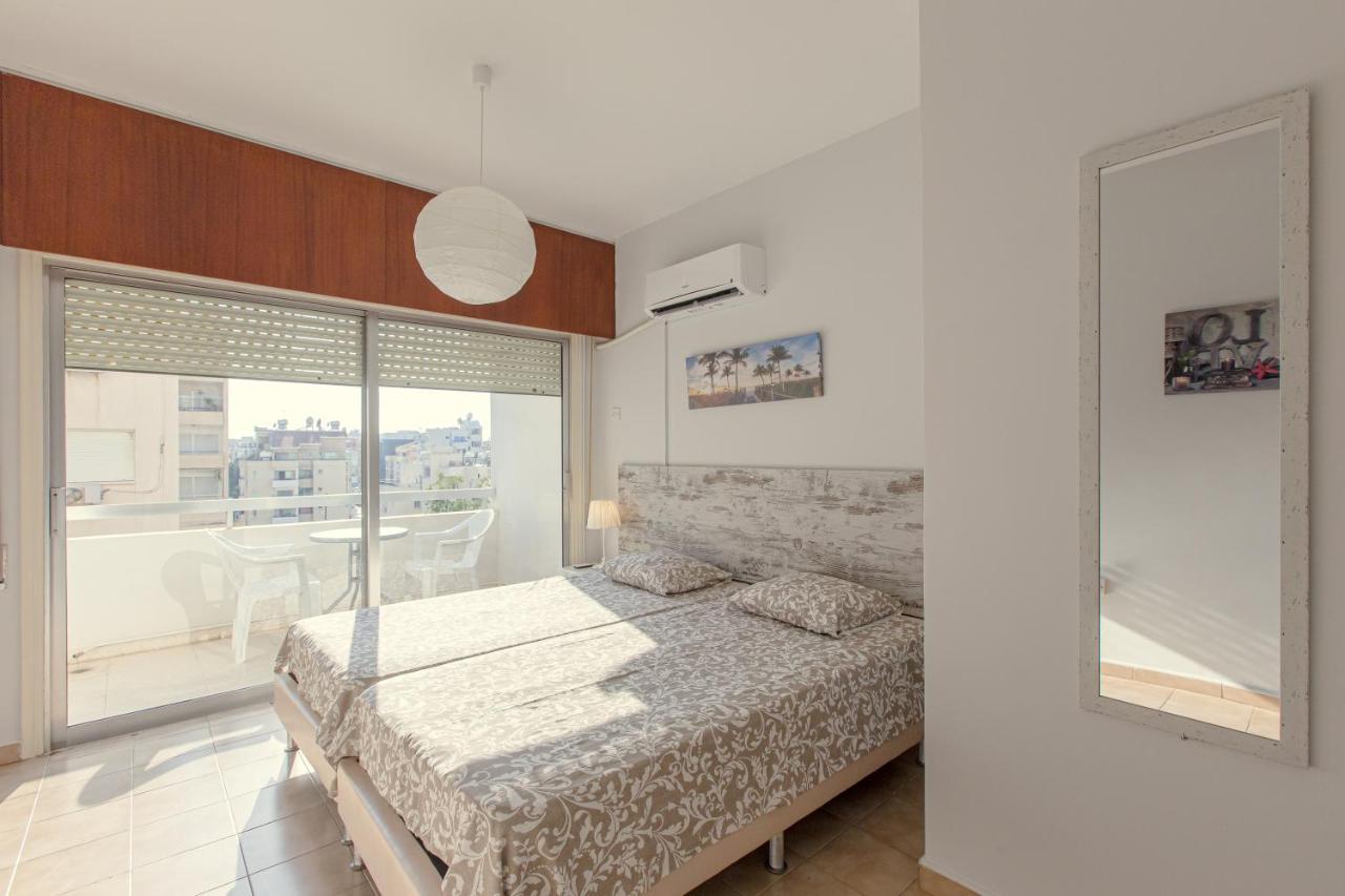 Furnished Seafront Studio Ларнака Екстериор снимка