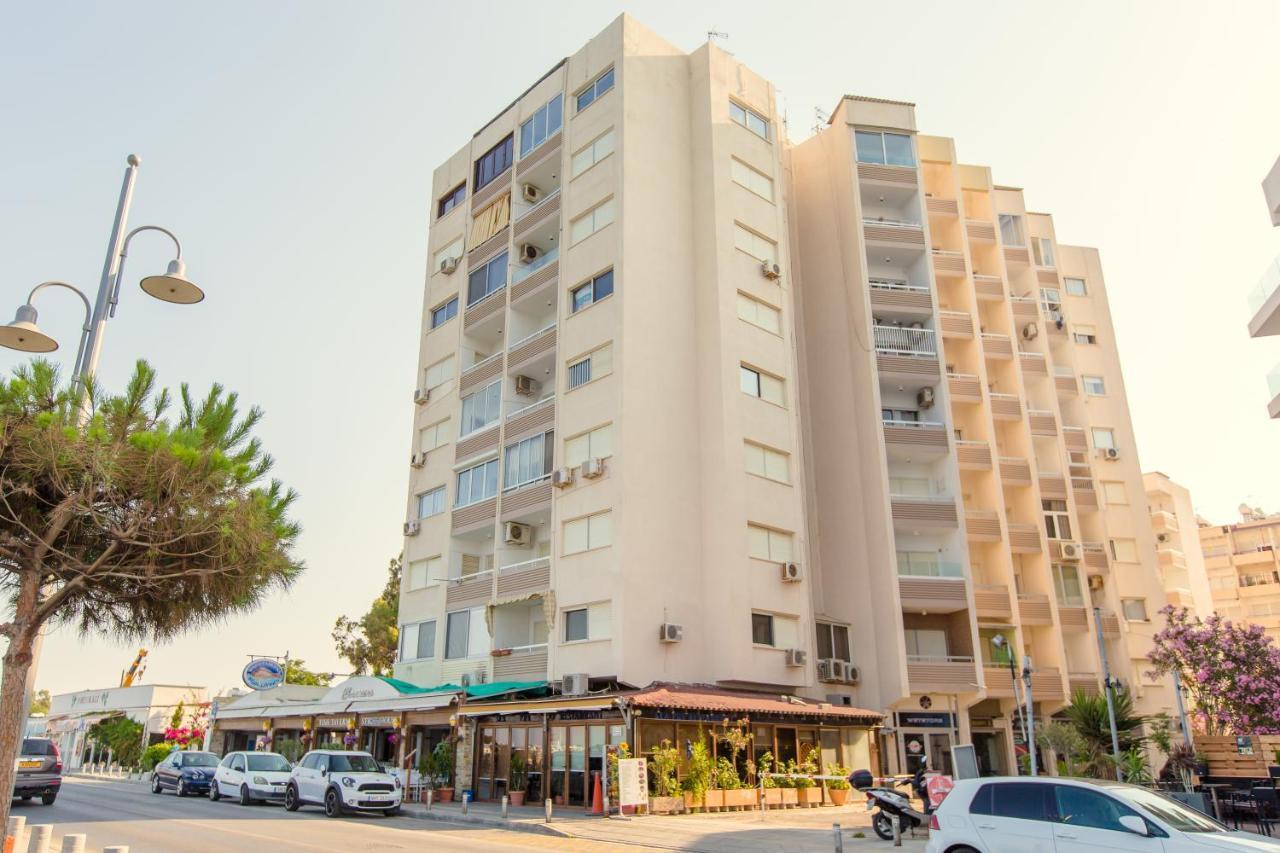 Furnished Seafront Studio Ларнака Екстериор снимка